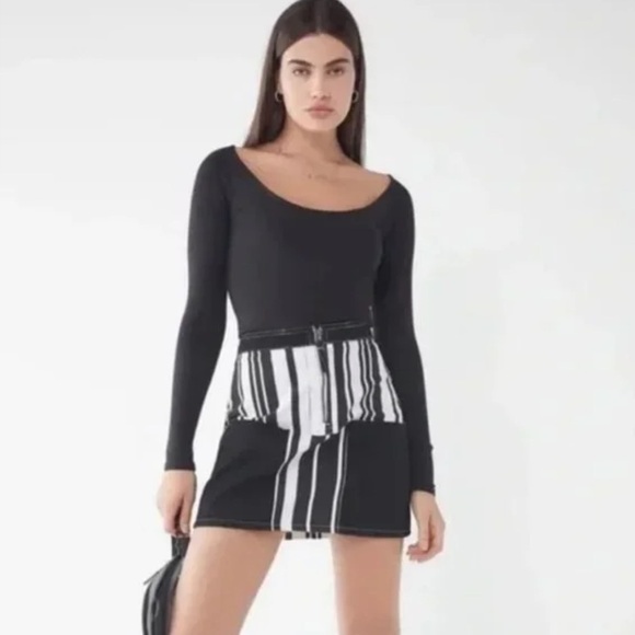 Urban Outfitters  BDG Black and White Striped Denim Mini Skirt Size Medium NWT - Picture 1 of 10